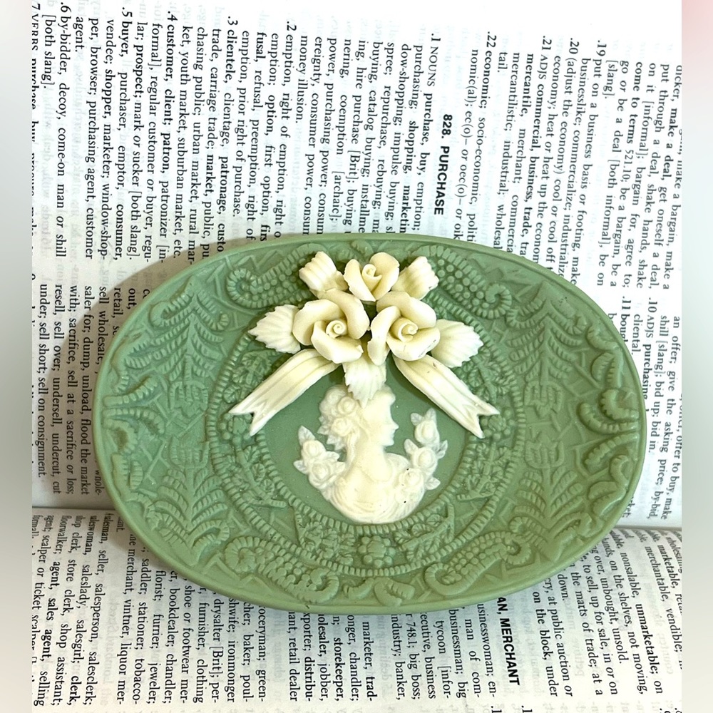 Vintage 2001 Soap Bar Holder Victorian Engraved Jellyfish Holder